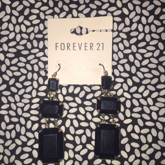 Black elegant earrings