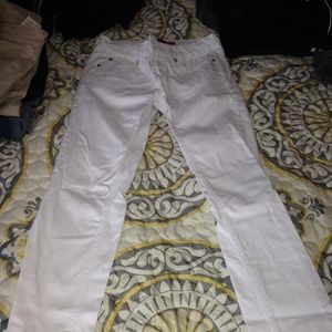 White skinny jeans
