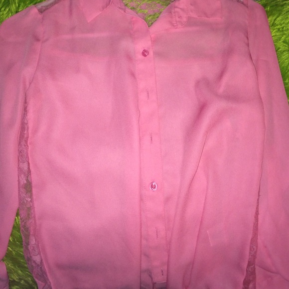 pink tee shirt