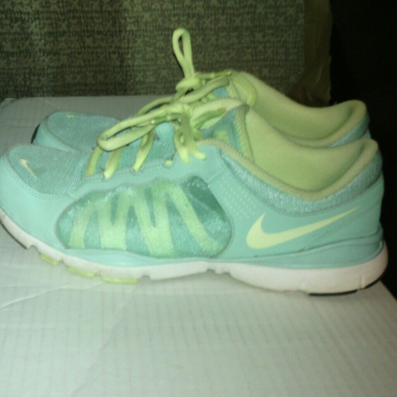 Nike shoes 8.5