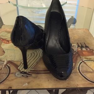 Tory burch Navy snake skin heels