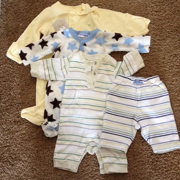 Newborn: baby clothes