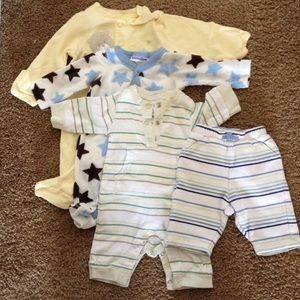 Newborn: baby clothes