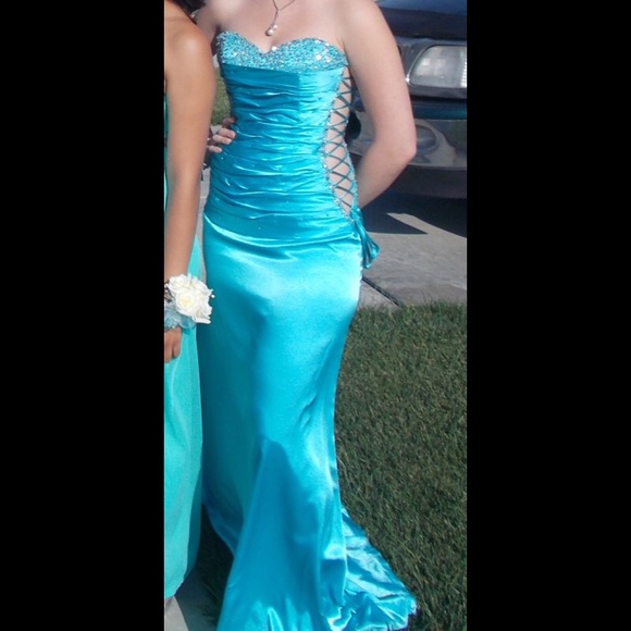 Beautiful turquoise prom dress