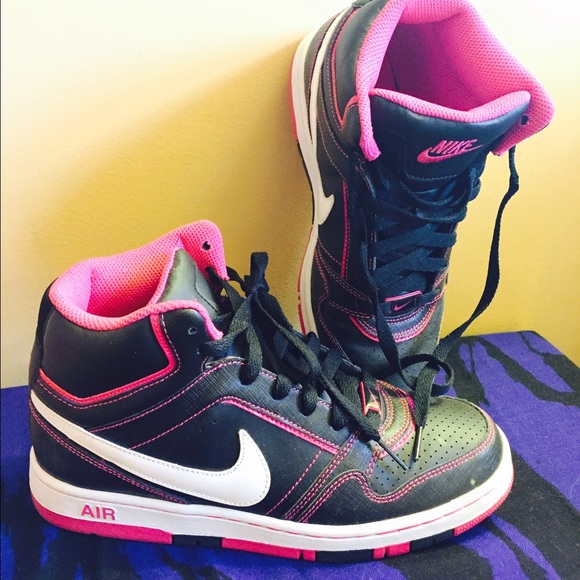 ✨✨FINAL ⬇️Black and Pink Nike Dunks✨✨