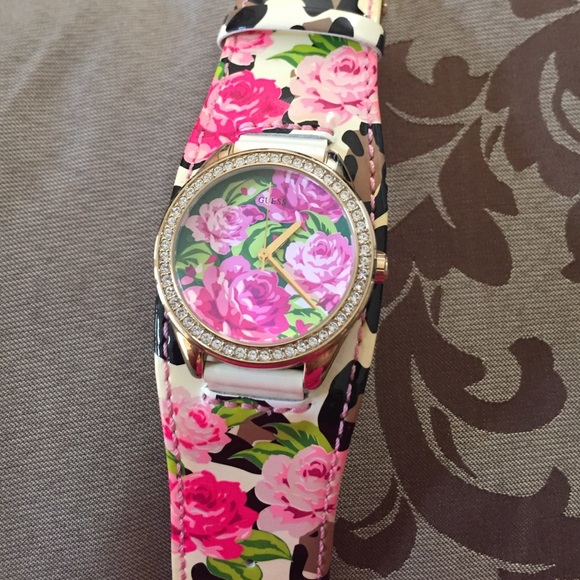 Guess gold floral watch(cream color)