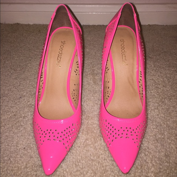 Just in time for Spring! *Hot Hot Hot* Pink Pumps