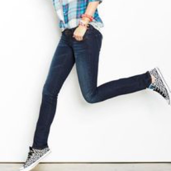 SOLD!🎉 CLEARANCE Delia's Taylor Jeans - Picture 2 of 2