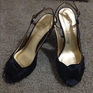 Donating soon!!! NWOT j crew black peep toe