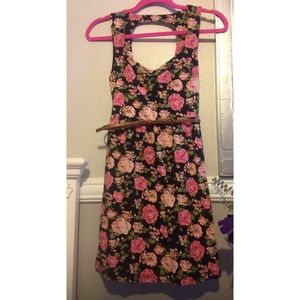 Forever 21 Floral Dress w. Brown Belt 🌸