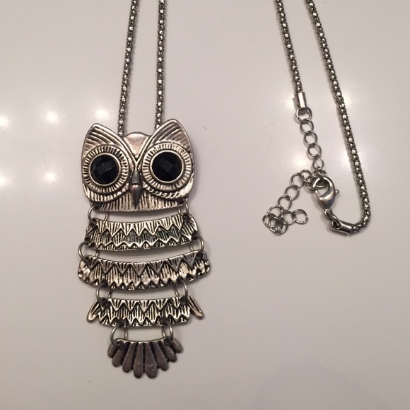 Black and silver long owl necklace - Picture 3 of 3