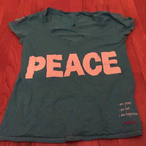 Blue peace love world top