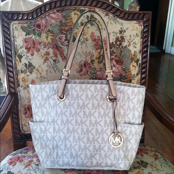 Michael kors jet set signature tote