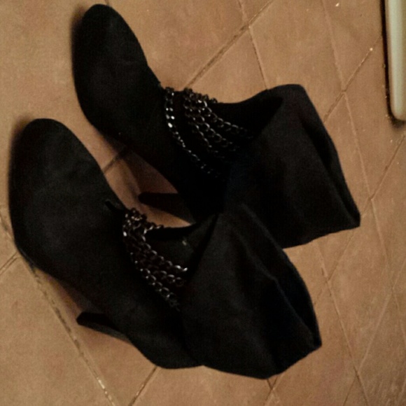 Black suede with bronze/black chain detail