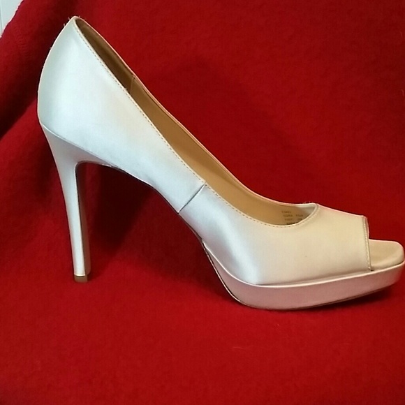 💥HOST PICK 💥CALVIN KLEIN PEEP TOE PUMPS