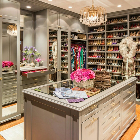 @liz3 check her closet out