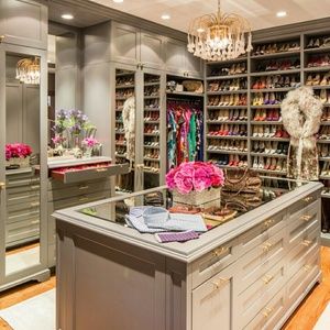 @liz3 check her closet out