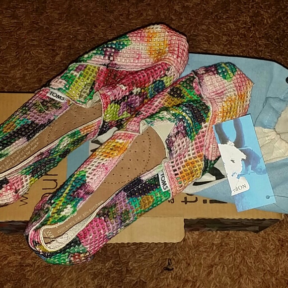 TOMS Shoes - Tom's Brand new W/Box (AUTHENTIC) 8.5