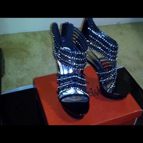 Size 6 black stilettos w/ stones down the front