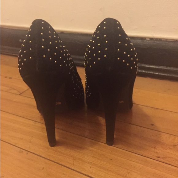F21 black heels with faux suede and gold studs - Picture 3 of 3