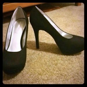 SOLD Sexy black suede heels