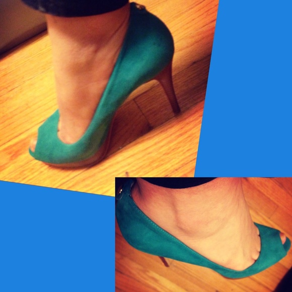 Michael Kors Peep-toe heels. - Picture 4 of 4