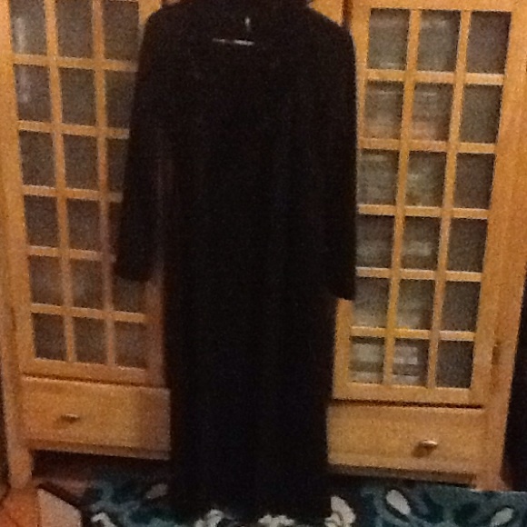 Sexy gown with black feathers - Picture 1 of 2