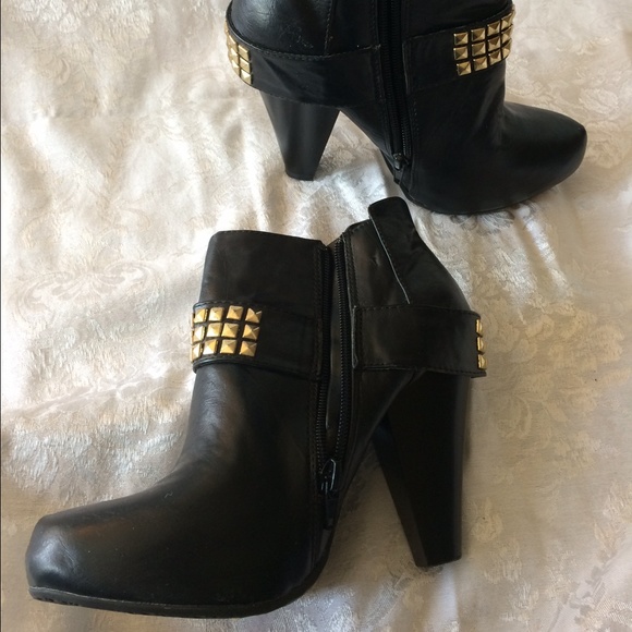 Studded bootie heels👠 - Picture 2 of 4