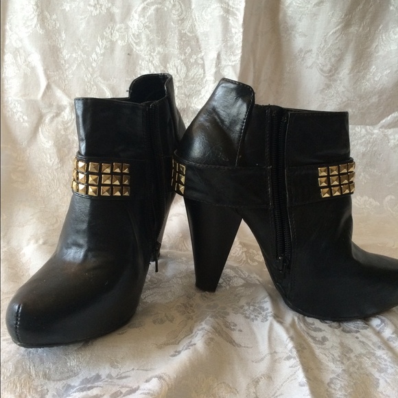 Studded bootie heels👠 - Picture 3 of 4