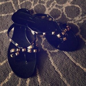 Chinese Laundry gel flip flops