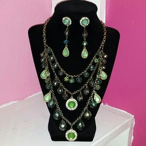 Green beaded necklace and earings