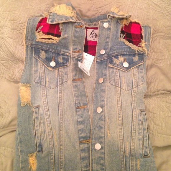 Super cool unif vest !