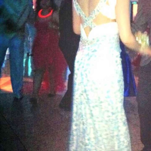 Prom dress - Picture 3 of 4