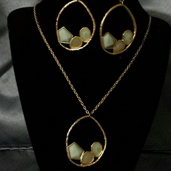 Mint earings and necklace - Picture 2 of 3