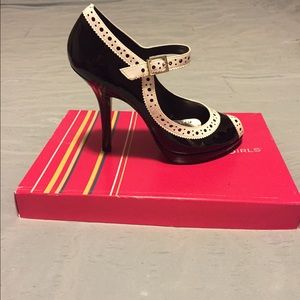 BCBG-Mori. Shoes. Size 8.5