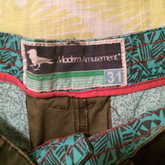 Modern Amusement men's camo shorts - Picture 2 of 2