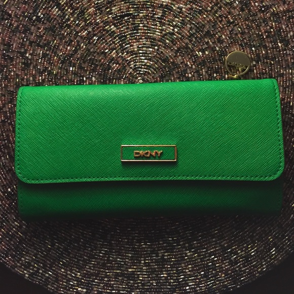 dkny wallet