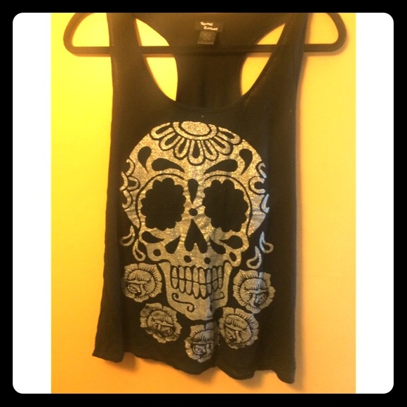 Black skull tank top