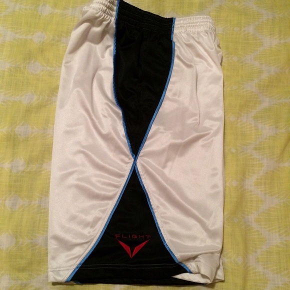Nike men's basketball shorts - Picture 2 of 3