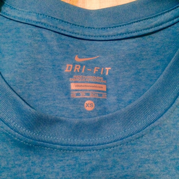 XS women's Nike Dri-Fit shirt - Picture 2 of 2