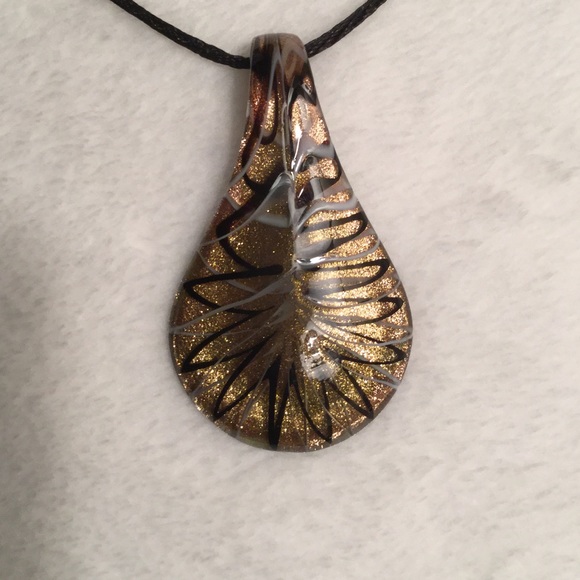Gorgeous Glass Pendant - Picture 2 of 3
