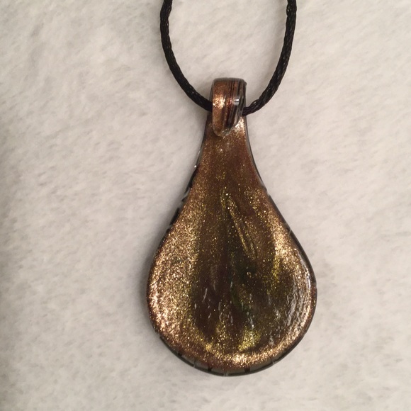 Gorgeous Glass Pendant - Picture 3 of 3