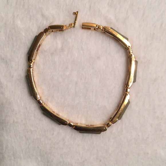 Gold tone & Green Stone Bracelet - Picture 2 of 4