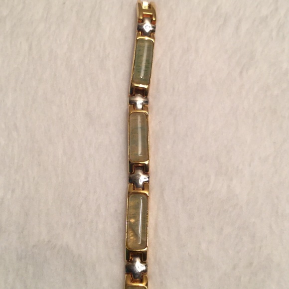 Gold tone & Green Stone Bracelet - Picture 3 of 4
