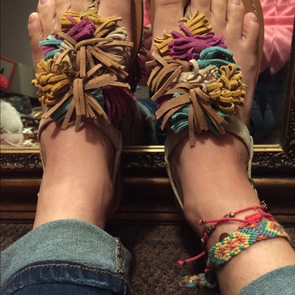 PomPom sandals❤️