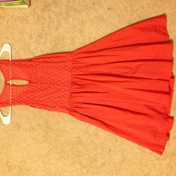 Coral short dress with lace - Picture 2 of 2