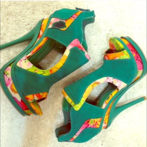 Green Two-Tone Heels