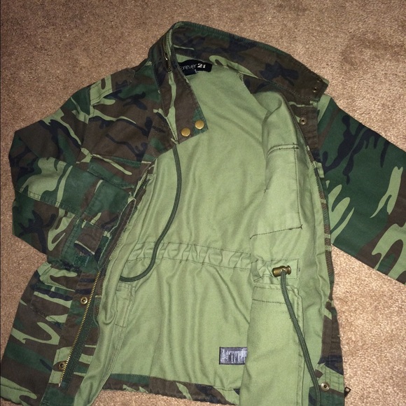 Camo-print Drawstring waist jacket