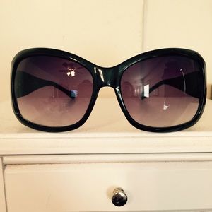 Jessica Simpson sunglasses