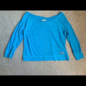 Quarter sleeve Hollister crop top.
